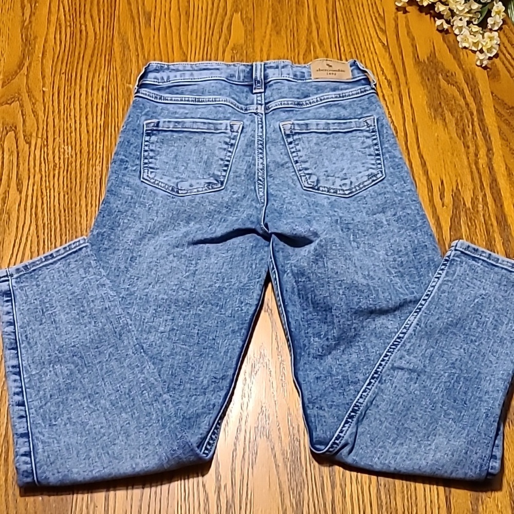 Abercrombie kids High Rise Mini Mom Jeans - Girls 11/12 - Picture 9 of 9